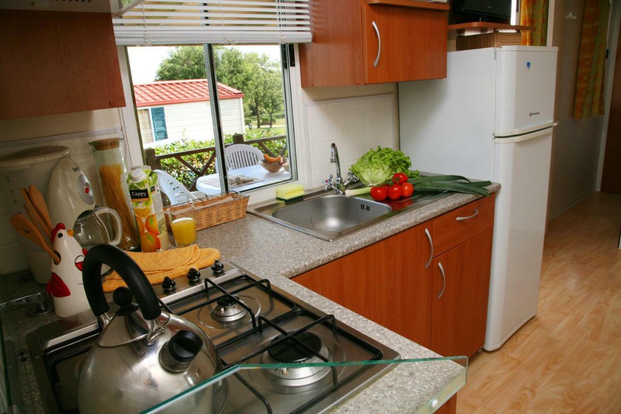 Mobile Homes Comfort Capri Bijela Uvala Mugeba Kültér fotó